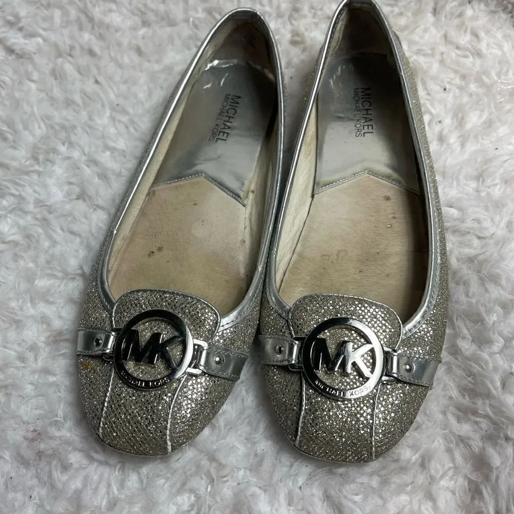 MICHAEL KORS SLIP ON MK LOGO SILVER GLITTER FLAT SHOES SIZE 10NARROW